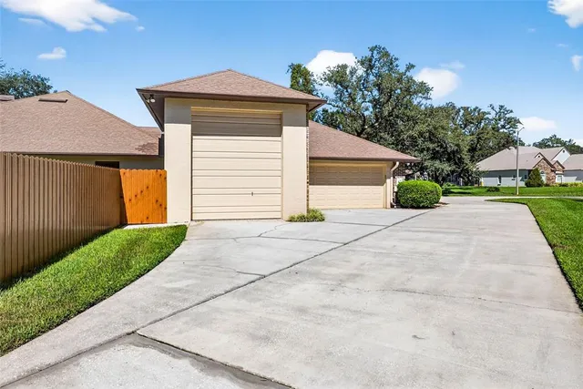 $525,000 | 2401 Natures Court, Valrico, FL 33596