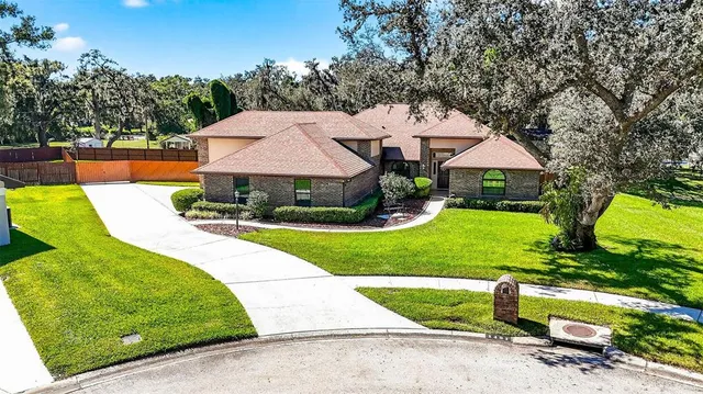 $525,000 | 2401 Natures Court, Valrico, FL 33596
