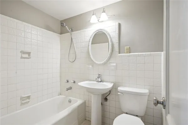 $1,275 | 1205 St Charles Avenue, Unit 714, New Orleans, LA 70130