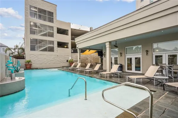 $1,275 | 1205 St Charles Avenue, Unit 714, New Orleans, LA 70130