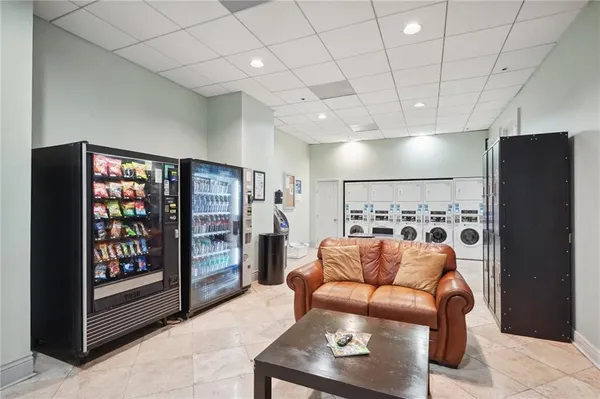 $1,275 | 1205 St Charles Avenue, Unit 714, New Orleans, LA 70130
