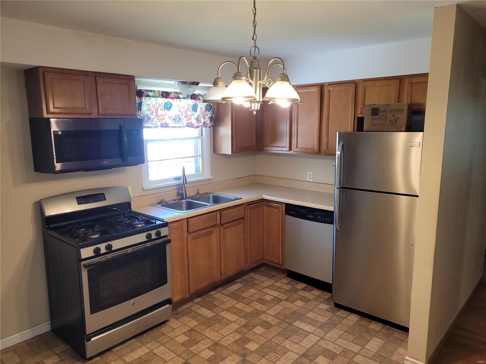 4021 Mt Olive Road St. Louis, MO 63125 - Photo 4 of 28 Gallery Image 4