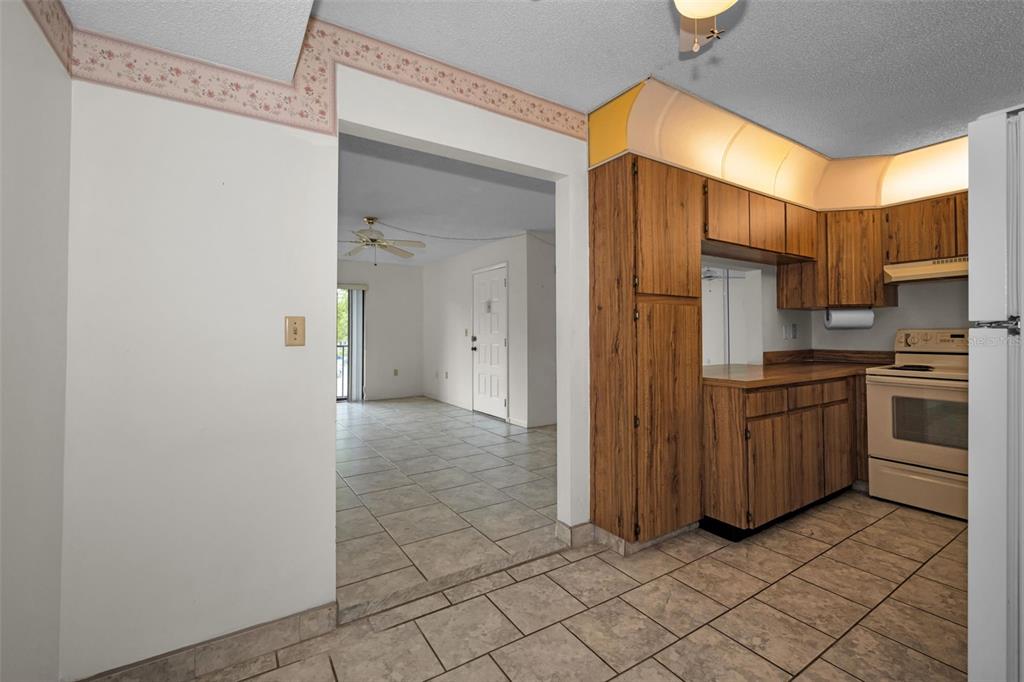 2687 Pine Ridge Way South, Unit B2 Palm Harbor, FL 34684 - Photo 15 of 68 a view of a kitchen with electric appliances
