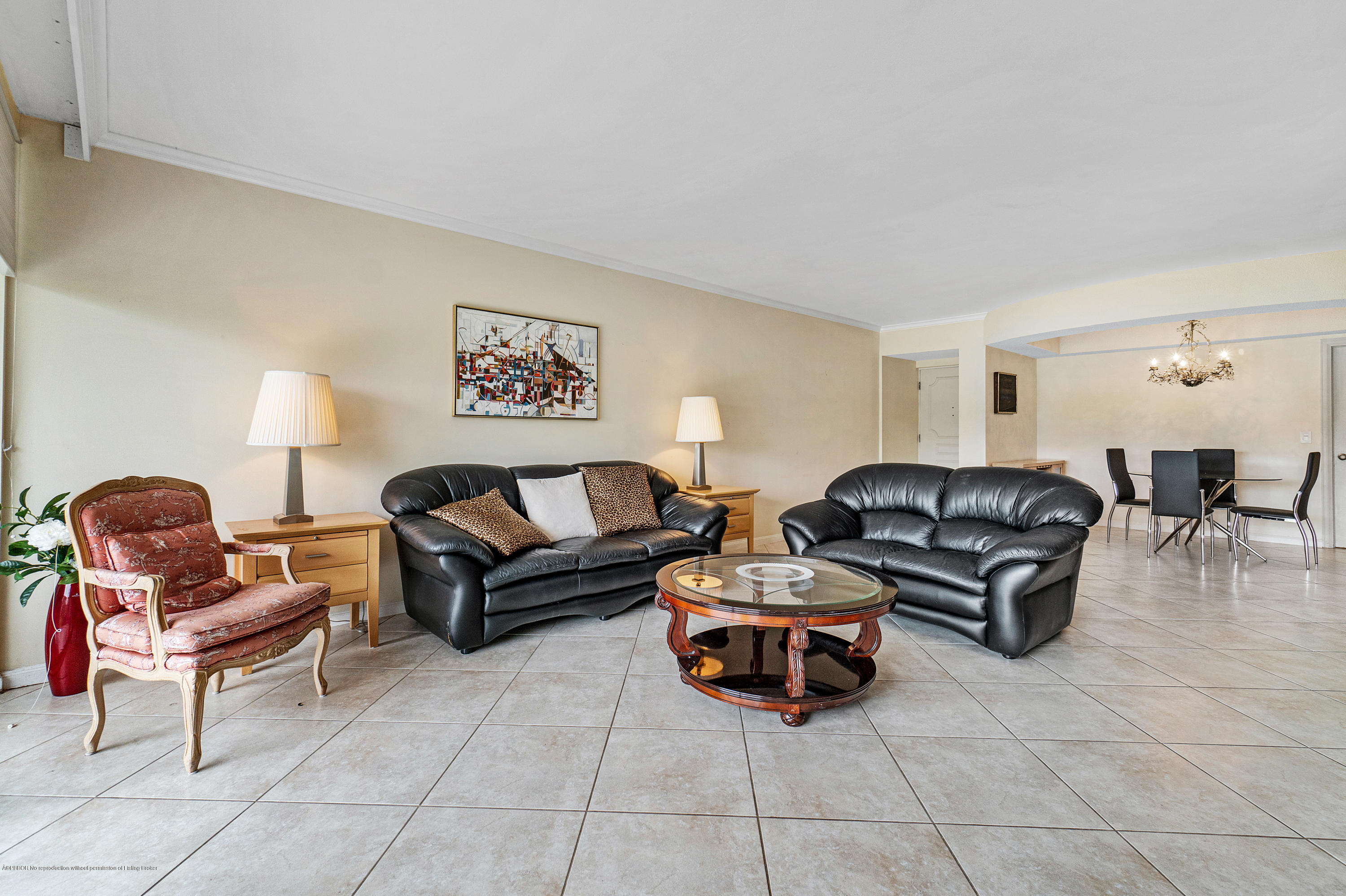 2185 Ibis Isle Road, Unit 40 Palm Beach, FL 33480 - Photo 11 of 28 a living room with furniture