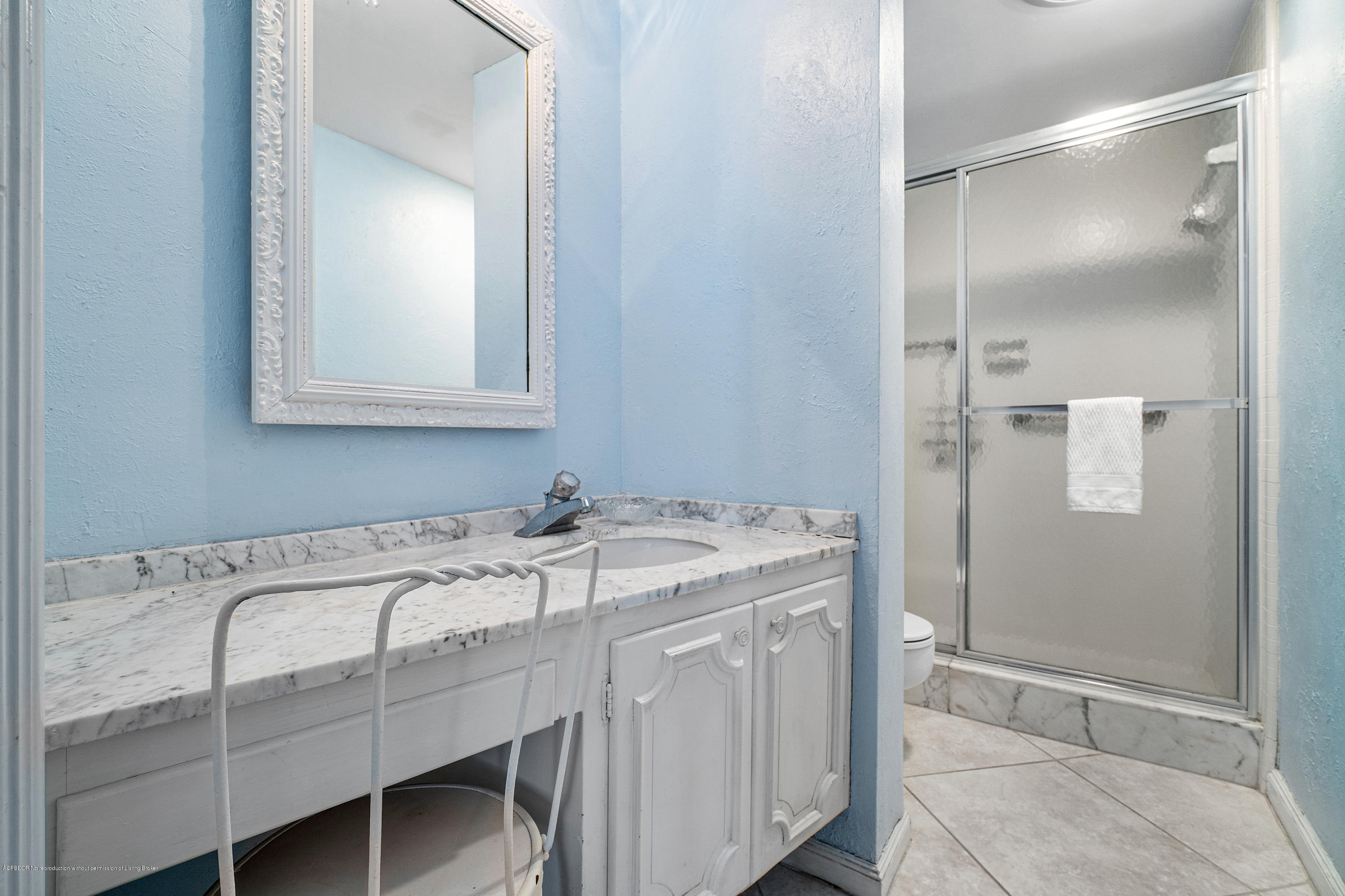 2185 Ibis Isle Road, Unit 40 Palm Beach, FL 33480 - Photo 21 of 28 a bathroom with a sink and a mirror