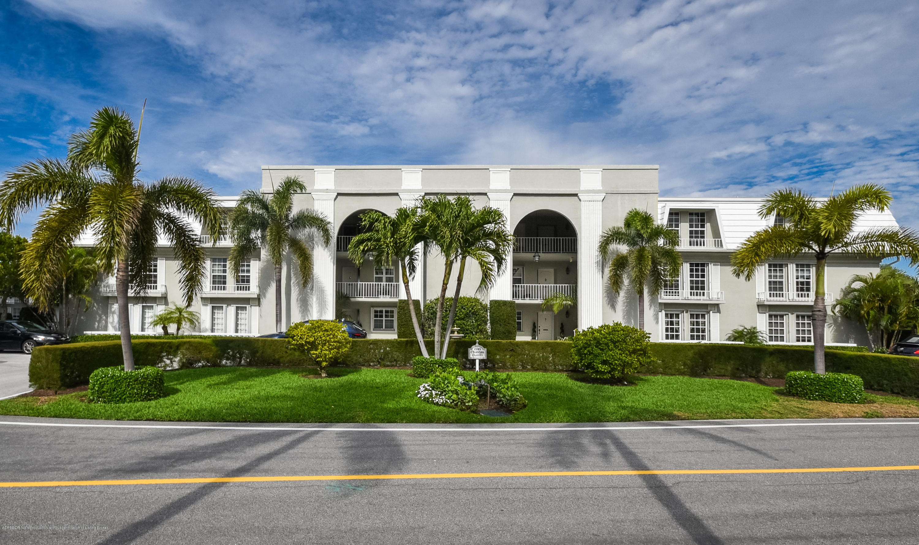 2185 Ibis Isle Road, Unit 40 Palm Beach, FL 33480 - Photo 22 of 28 a front view of a house with garden