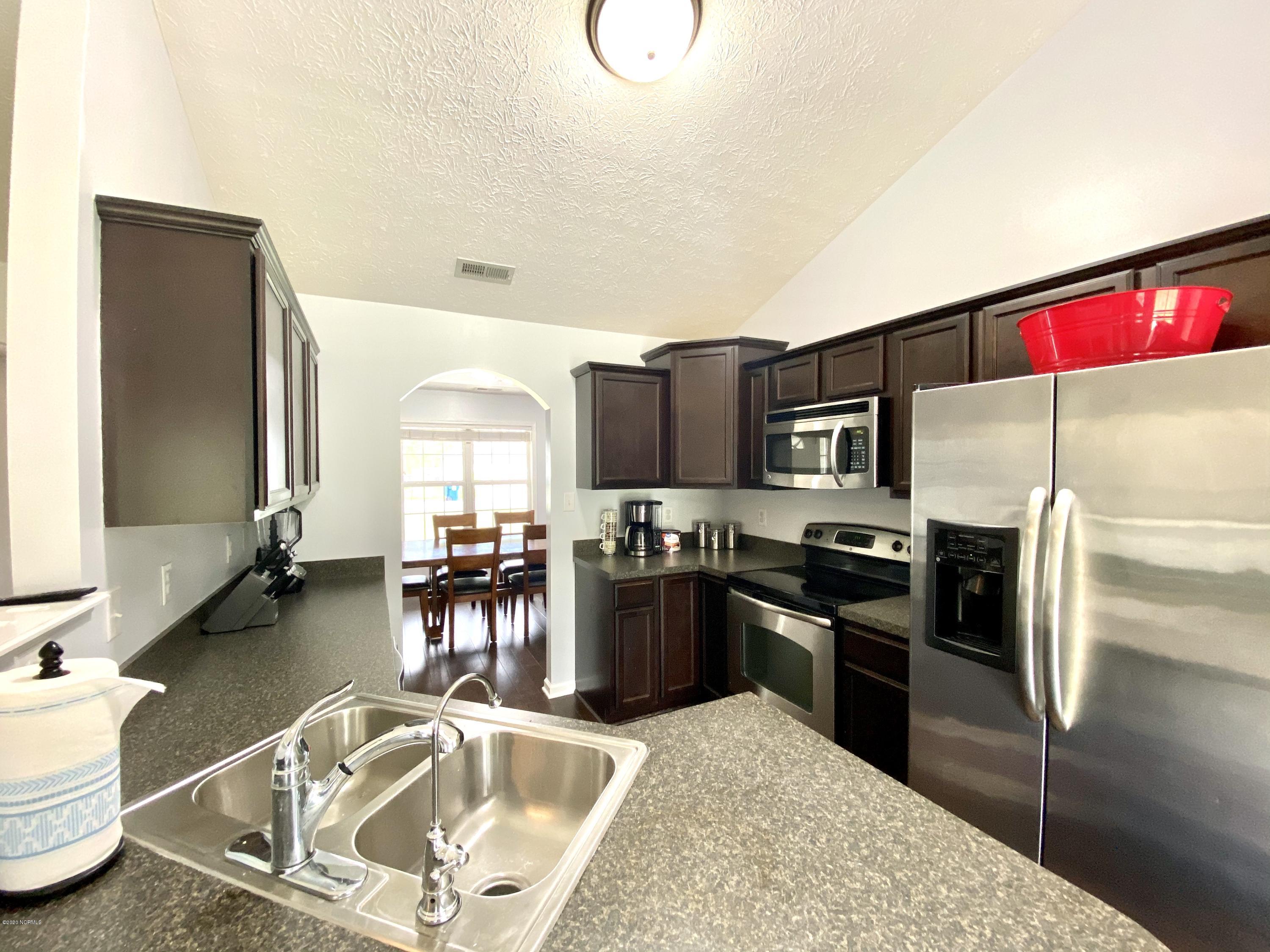 277 Station House Road New Bern, NC 28562 - Photo 13 of 48 Kitchen