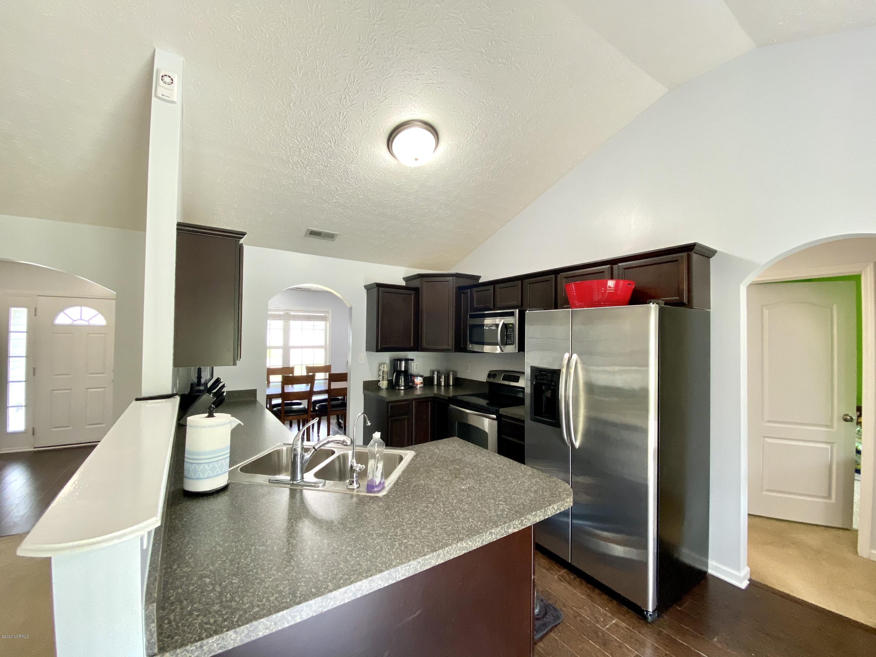 277 Station House Road New Bern, NC 28562 - Photo 14 of 48 Kitchen