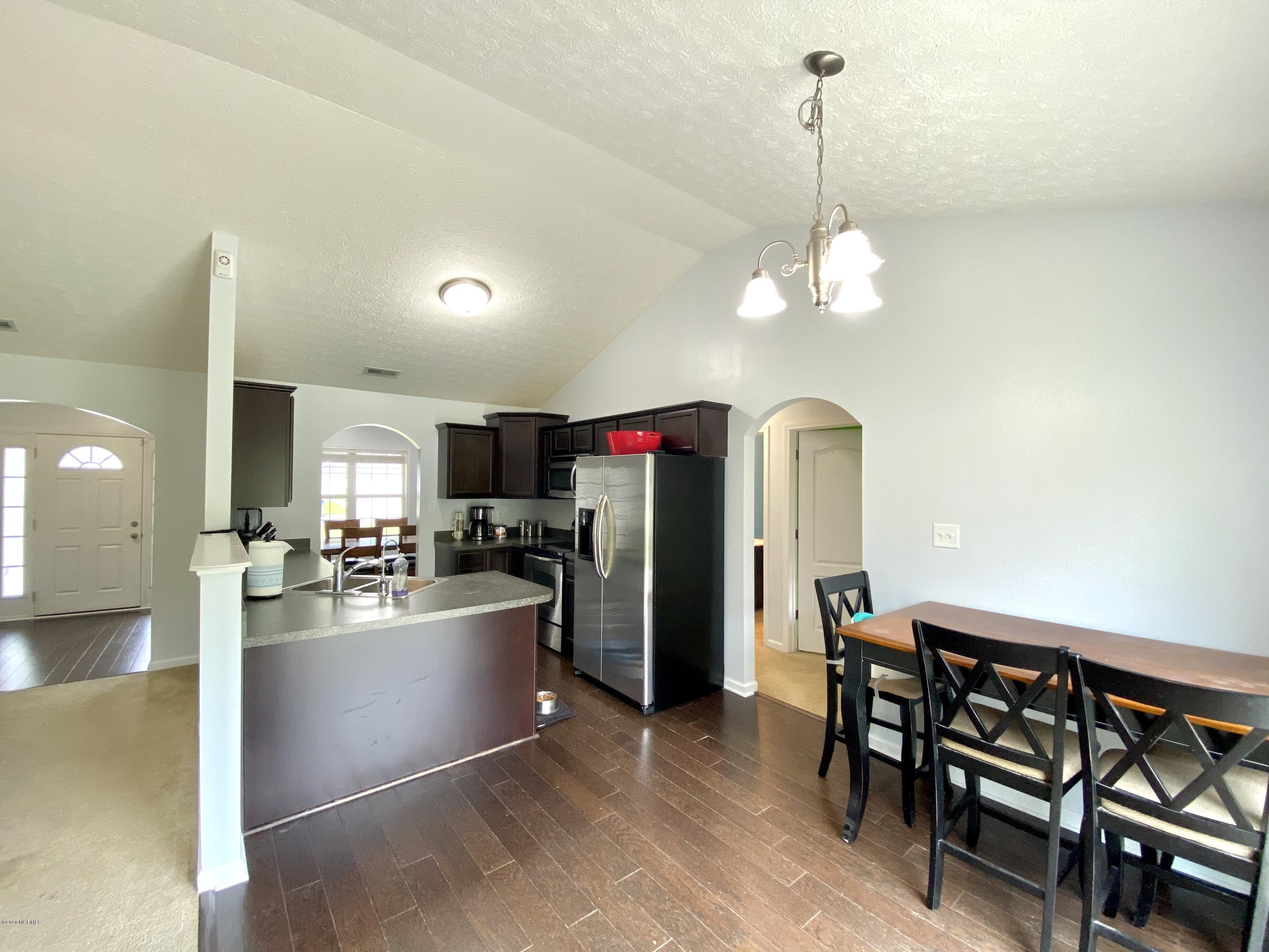 277 Station House Road New Bern, NC 28562 - Photo 15 of 48 Kitchen