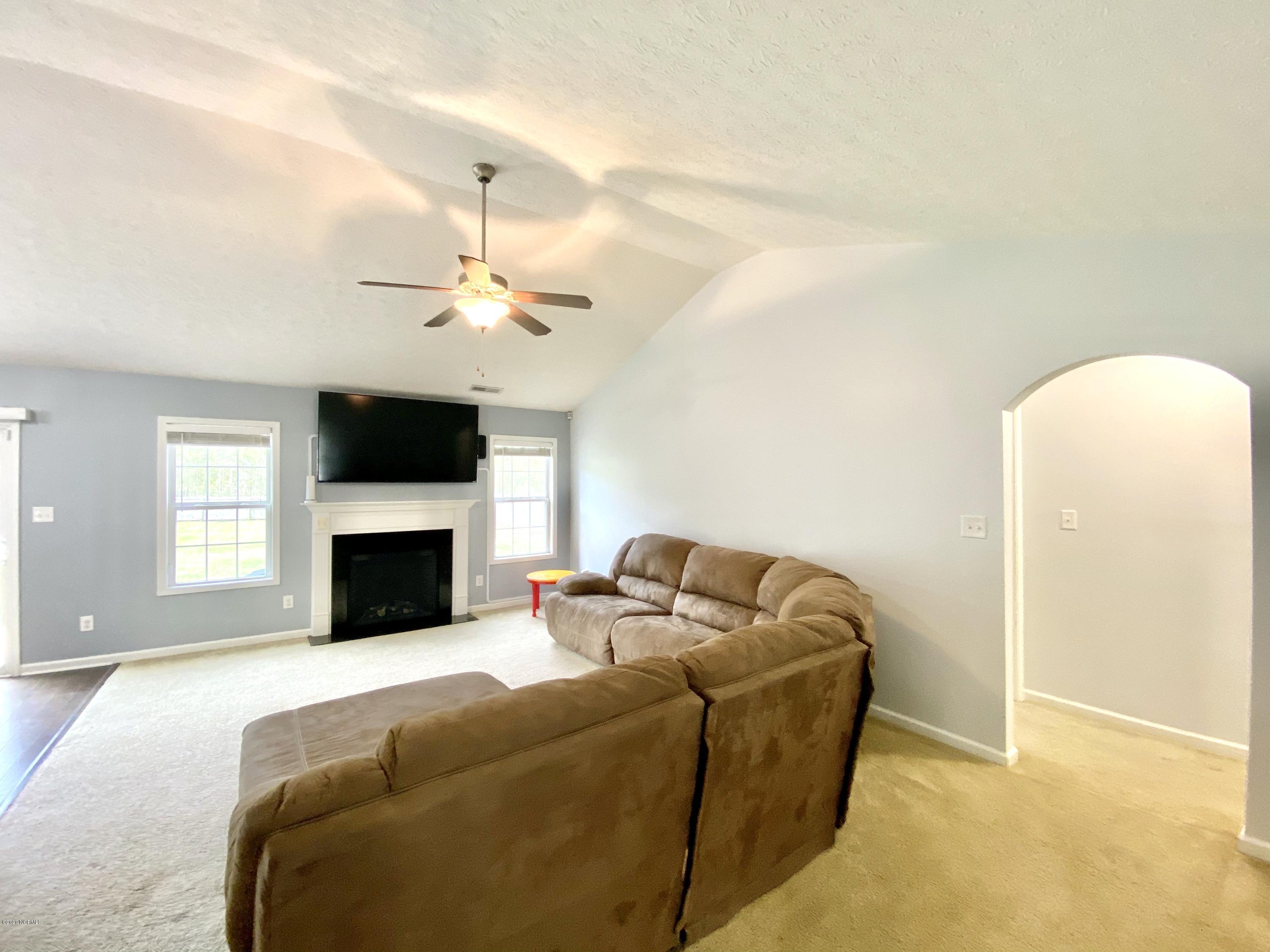 277 Station House Road New Bern, NC 28562 - Photo 16 of 48 Living Room