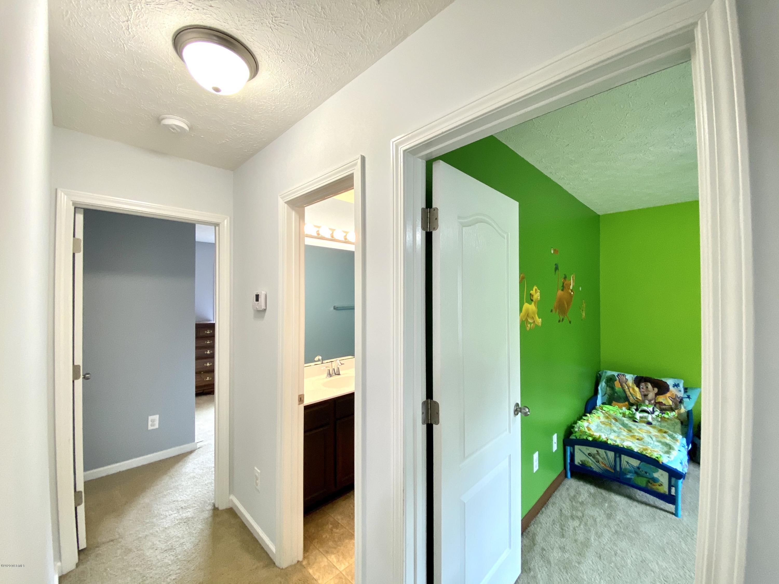 277 Station House Road New Bern, NC 28562 - Photo 23 of 48 Hallway
