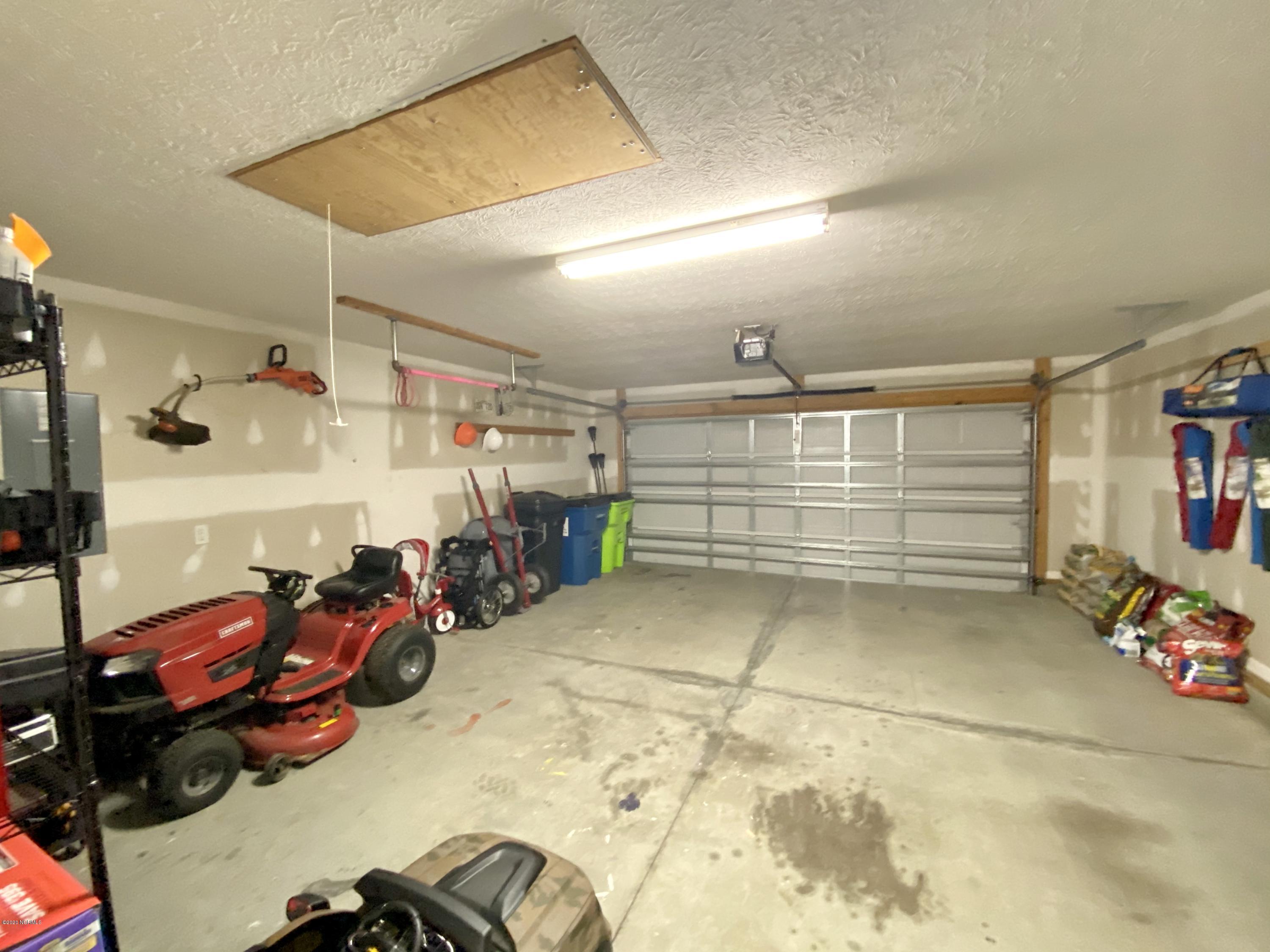 277 Station House Road New Bern, NC 28562 - Photo 29 of 48 Garage