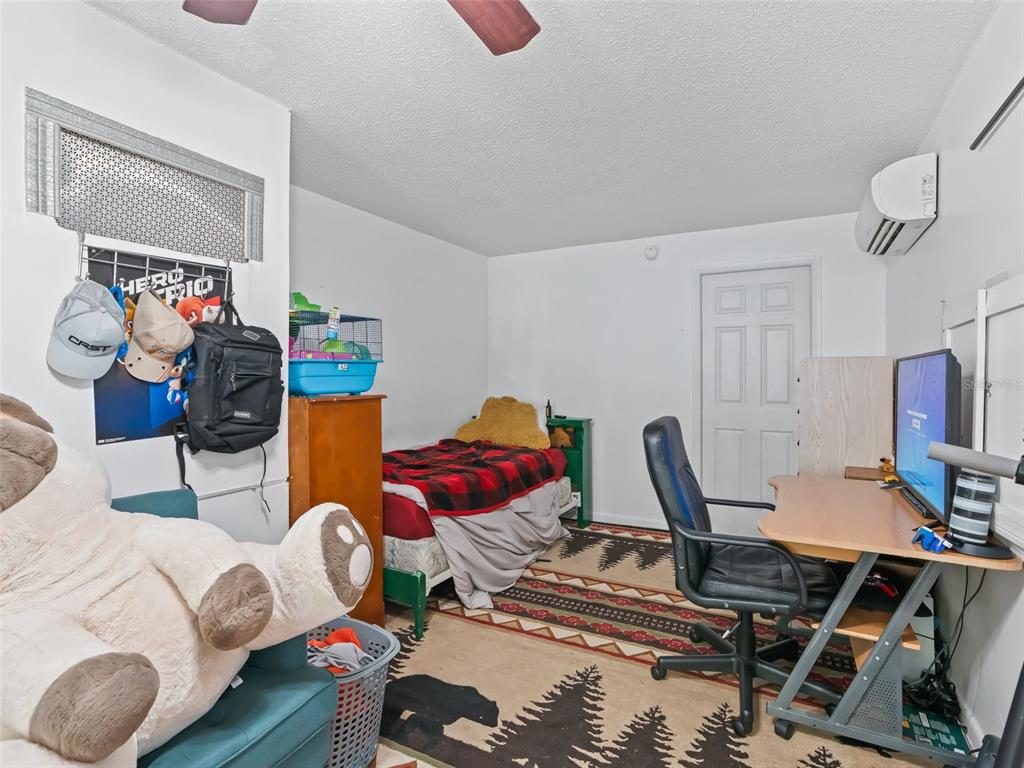 6046 East Loring Lane Inverness, FL 34452 - Photo 39 of 46 a workspace with furniture