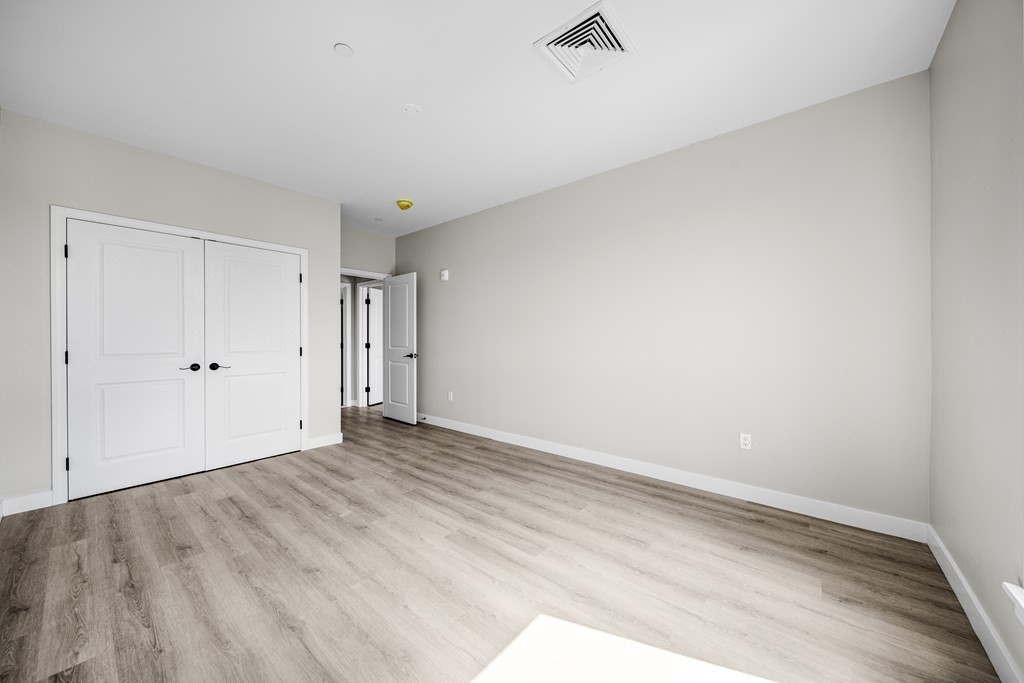 157 Chestnut Street, Unit 401 Chelsea, MA 02150 - Photo 8 of 13