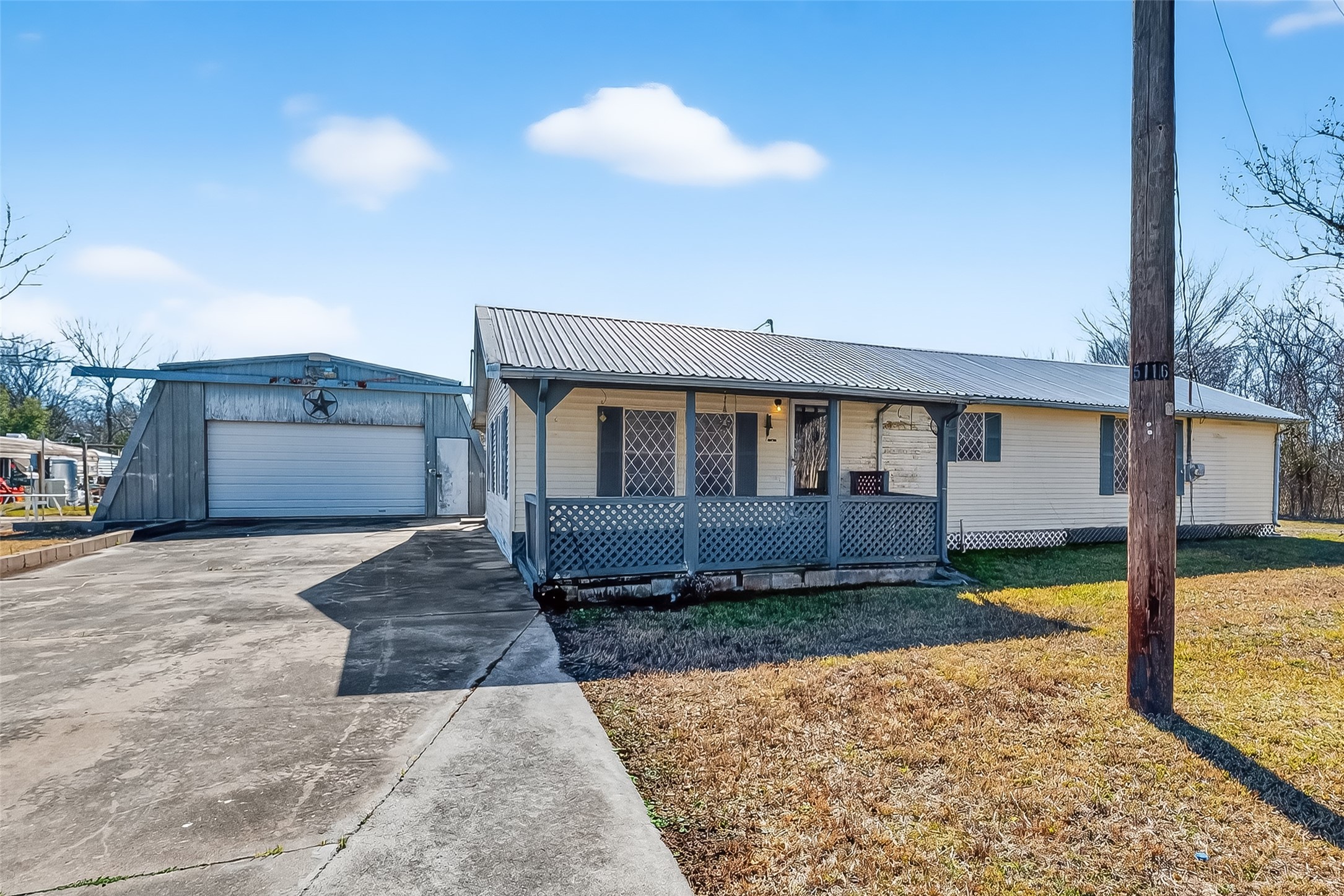 5116 Ike Franks Road Santa Fe, TX 77517 - Photo 2 of 40