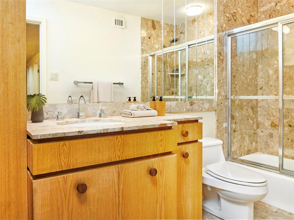 5000 5th, Unit 101 Pittsburgh, PA 15232 - Photo 21 of 38 Hall bathroom.