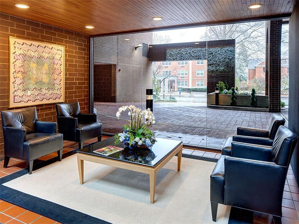 5000 5th, Unit 101 Pittsburgh, PA 15232 - Photo 3 of 38 Lobby seating area.