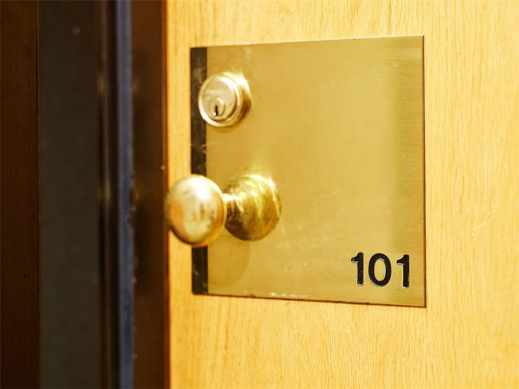 5000 5th, Unit 101 Pittsburgh, PA 15232 - Photo 4 of 38 Unit 101 doorknob.