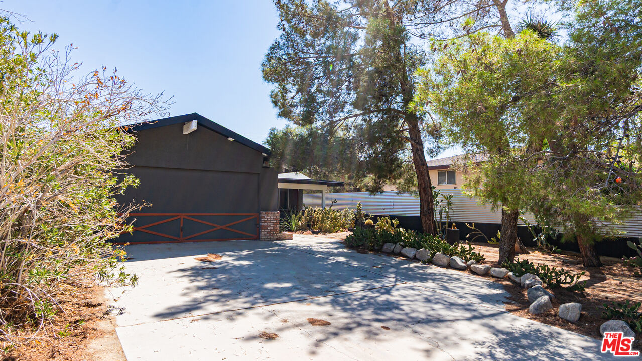 62033 Bonair Road Joshua Tree, CA 92252 - Photo 3 of 53 a view of a house with a yard