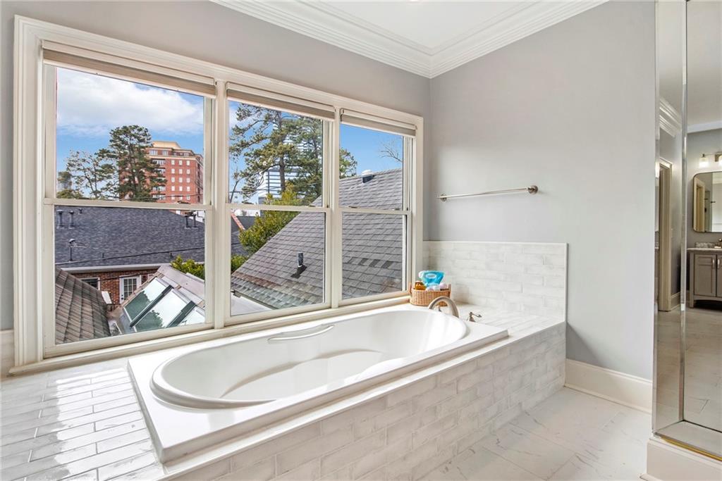 3685 Peachtree Road Northeast, Unit 10 Atlanta, GA 30319 - Photo 32 of 44