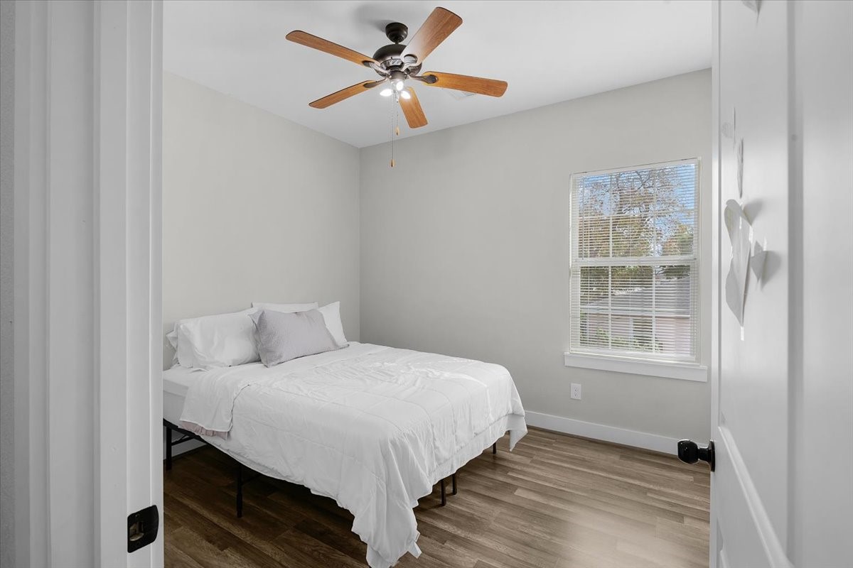 6501 Stratton Street Houston, TX 77023 - Photo 41 of 46 Secondary bedroom.