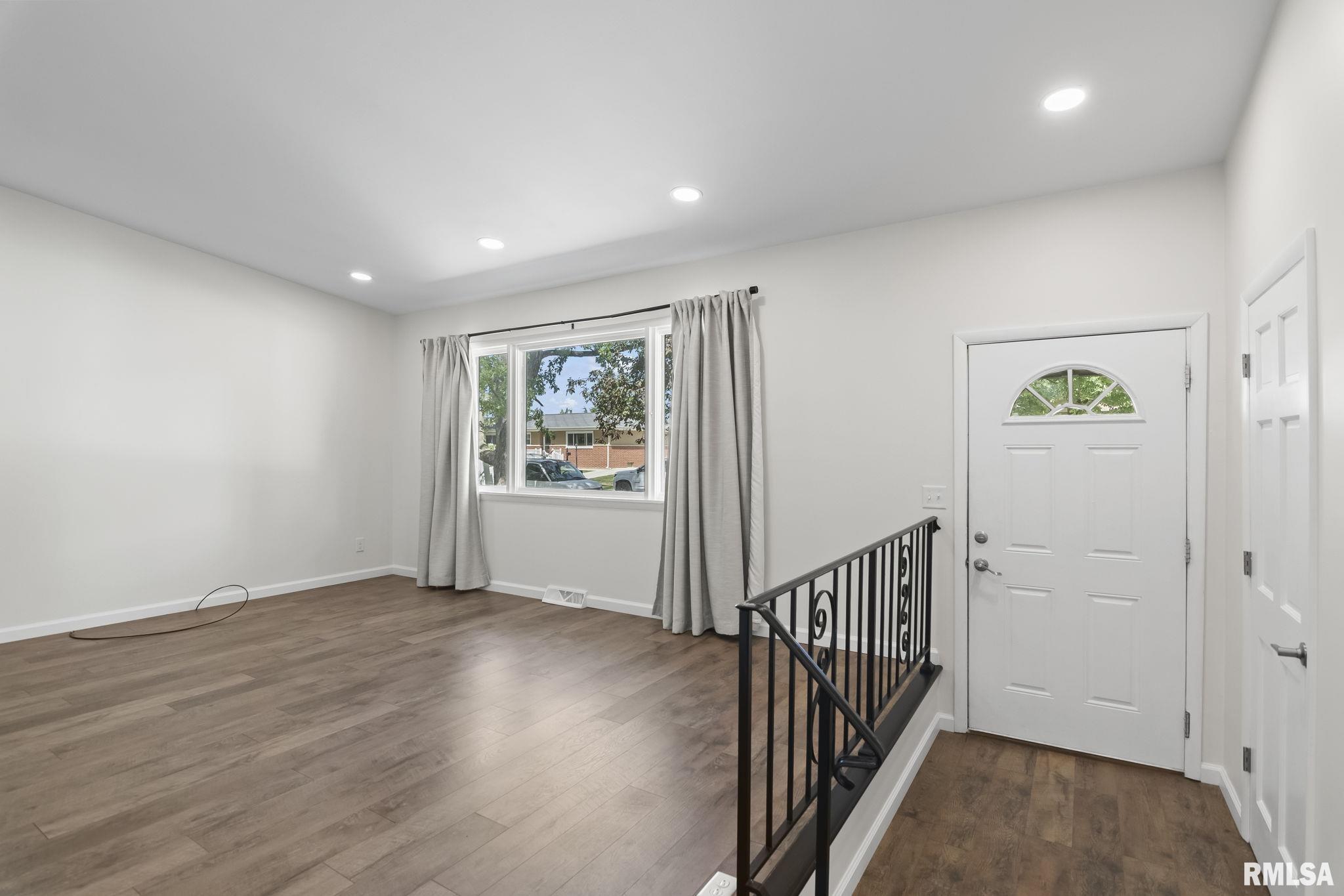 520 Witherspoon Drive Springfield, IL 62704 - Photo 4 of 39 Gallery Image 4
