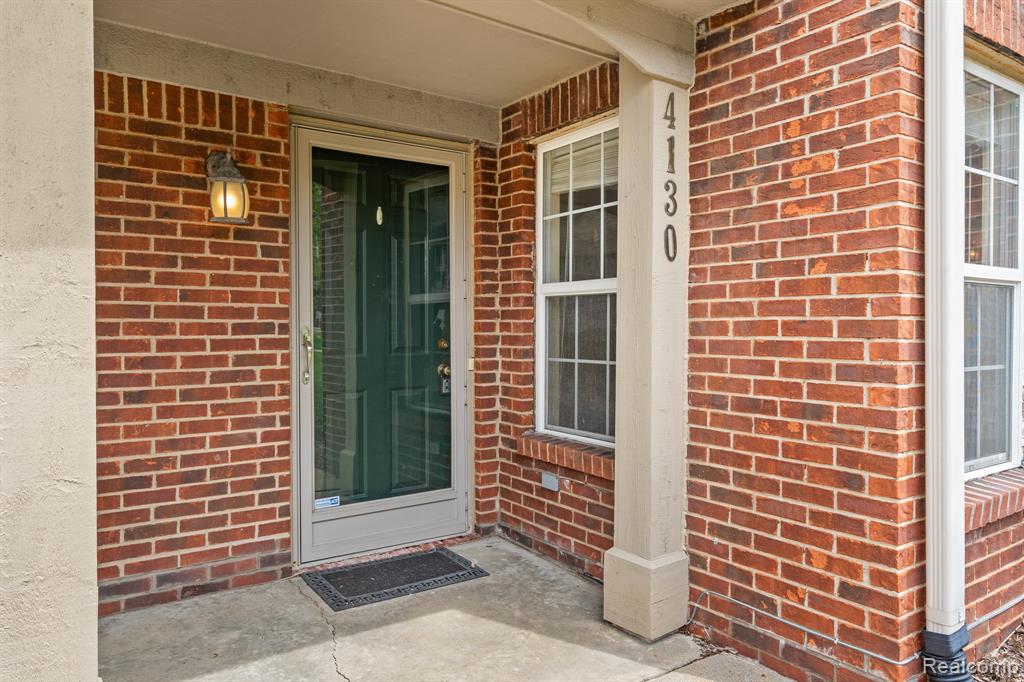 4130 Hampton Ridge Boulevard, Unit 63 Howell, MI 48843 - Photo 4 of 32