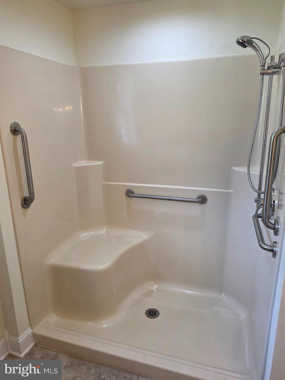 13514 Old Cresaptown Road Southwest Lavale, MD 21502 - Photo 15 of 25 a close view of a bathtub in a bathroom
