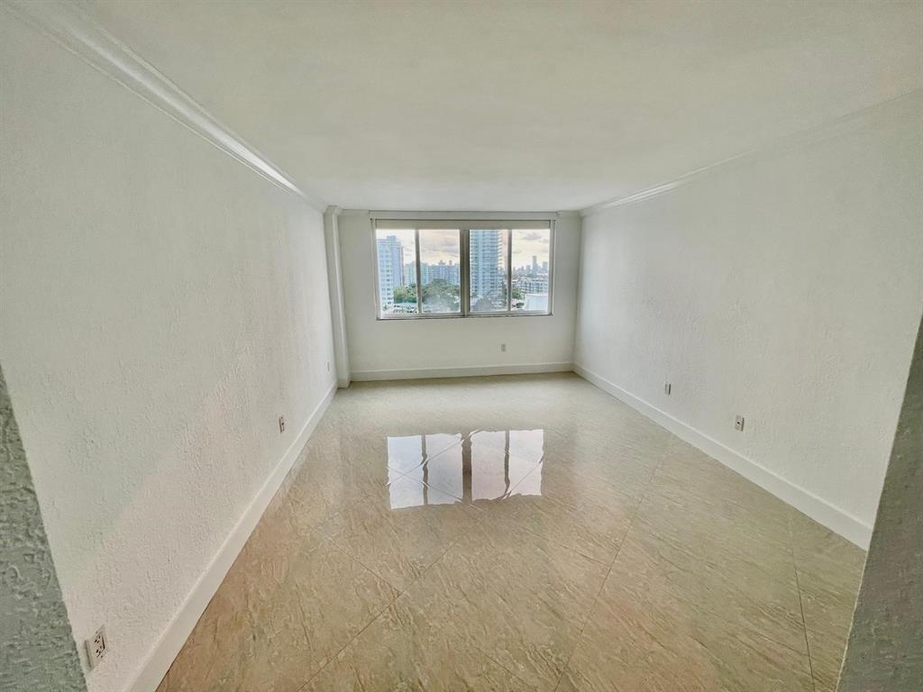 1345 Lincoln Road, Unit 1201 Miami Beach, FL 33139 - Photo 20 of 30 an empty room with a window