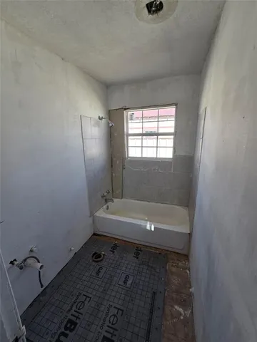 a view of a house with backyard