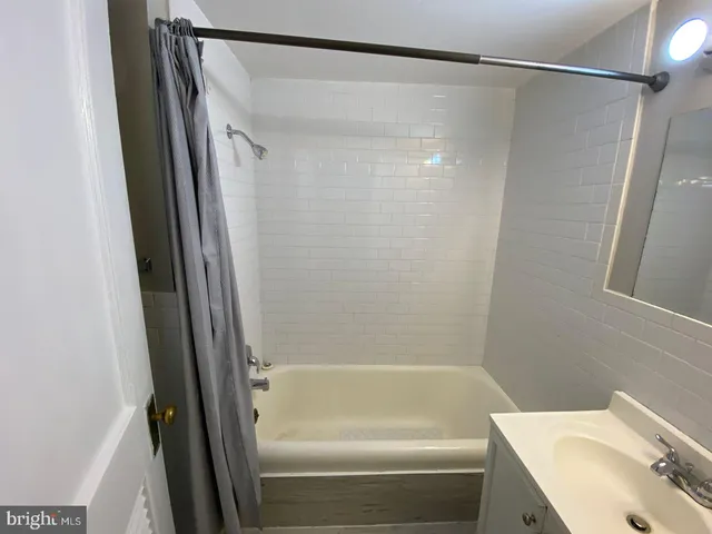 $1,125 | 1324 Locust Street, Unit 1111, Philadelphia, PA 19107
