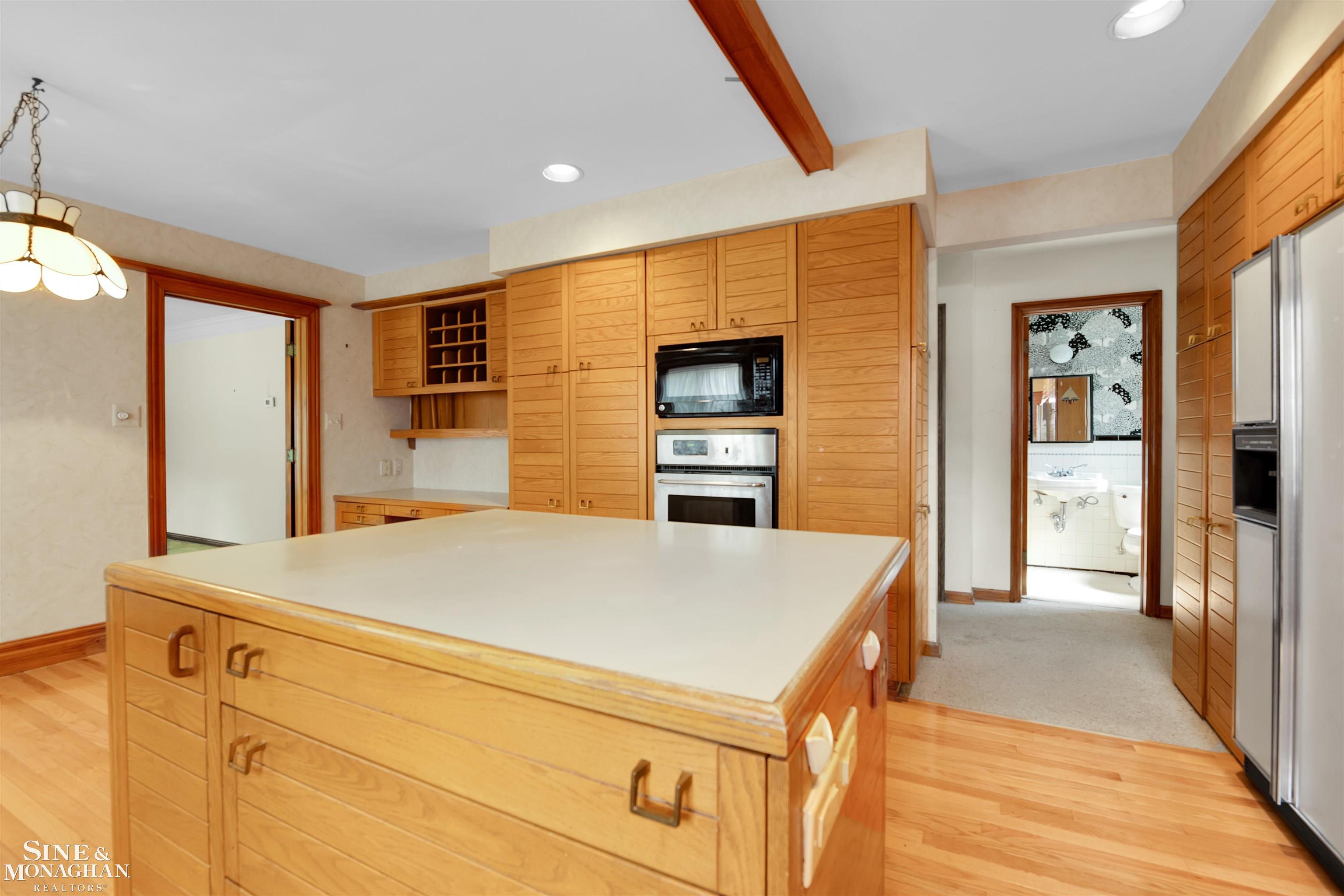 829 Trombley Road Grosse Pointe, MI 48230 - Photo 10 of 45 50149596-d88a6727-d1f2-4dfd-a870-abae410dee09.JPG