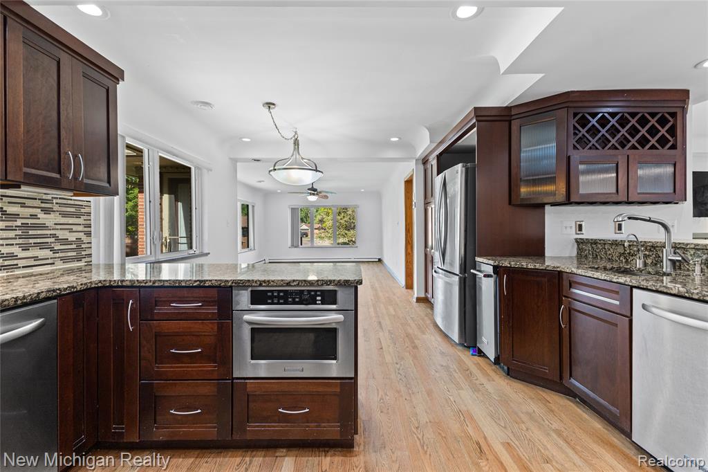 8359 Chicago Road Warren, MI 48093 - Photo 19 of 74