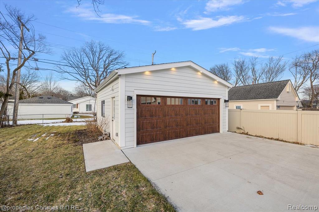 2191 Manchester Road Birmingham, MI 48009 - Photo 3 of 45 Gallery Image 3
