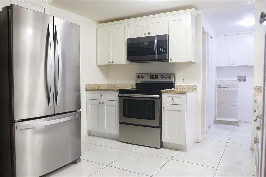 630 Carpenter Road Orlando, FL 32833 - Photo 13 of 23 a kitchen with stainless steel appliances a refrigerator stove and microwave