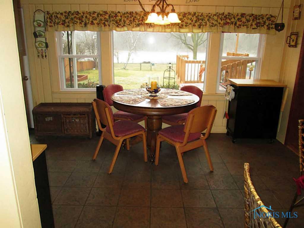 31 South River Road Waterville, OH 43566 - Photo 5 of 18 Eat In Kitchen.