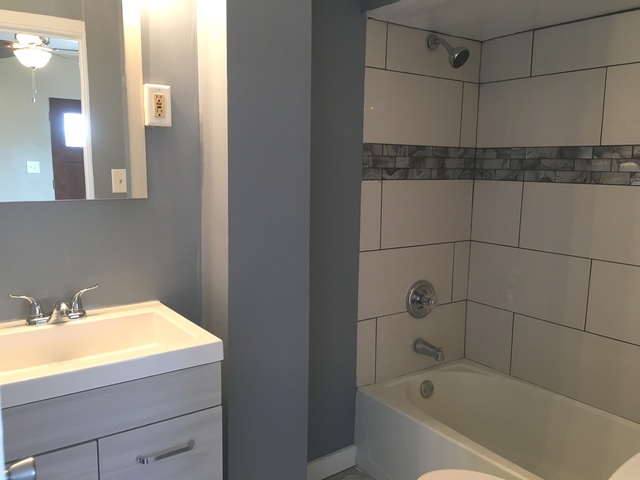 749 Spring Street Aurora, IL 60505 - Photo 16 of 18 a bathroom with a bathtub and shower