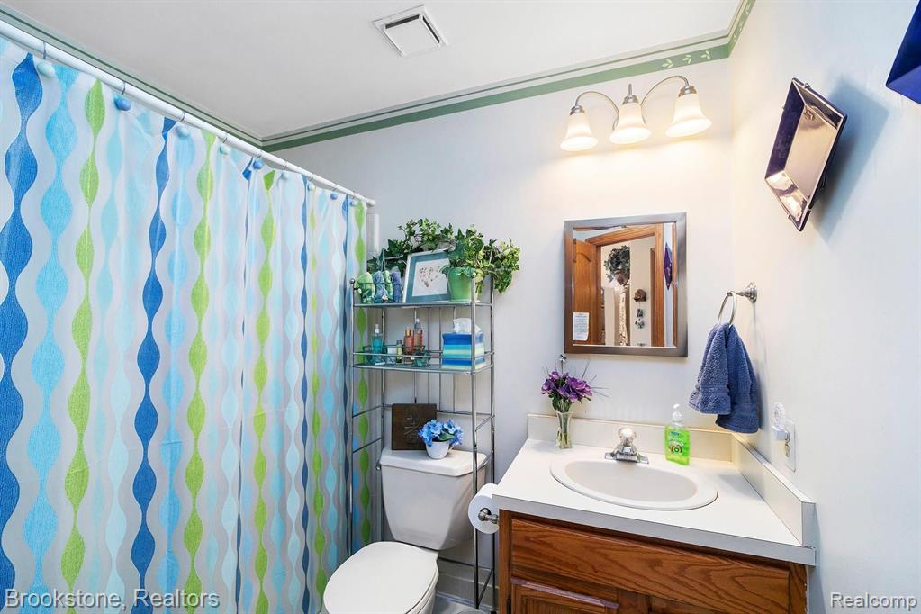 2285 Rochelle Park Drive, Unit 122 Rochester Hills, MI 48309 - Photo 29 of 32
