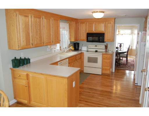 35 Field Pond Road Milford, MA 01757 - Photo 4 of 10 Gallery Image 4