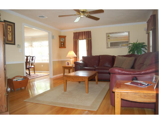 35 Field Pond Road Milford, MA 01757 - Photo 6 of 10 Gallery Image 6