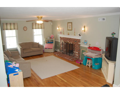 35 Field Pond Road Milford, MA 01757 - Photo 7 of 10 Gallery Image 7