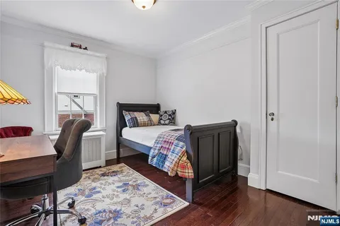 a view of a backyard with sitting area