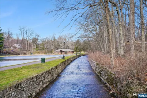 $839,000 | 25 Bowers Road, Caldwell, NJ 07006