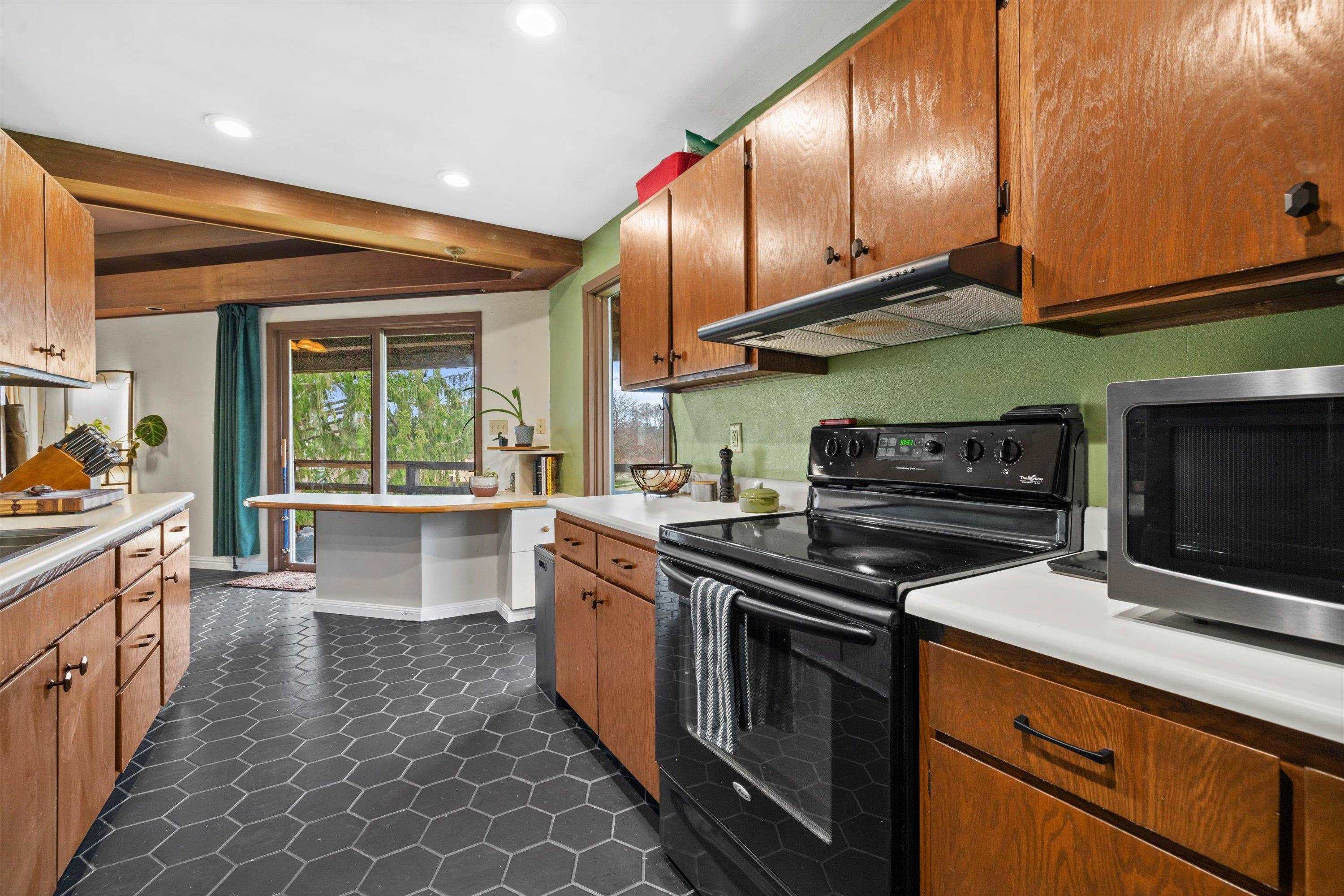 2607 Crestview Court Monroe, WI 53566 - Photo 12 of 31