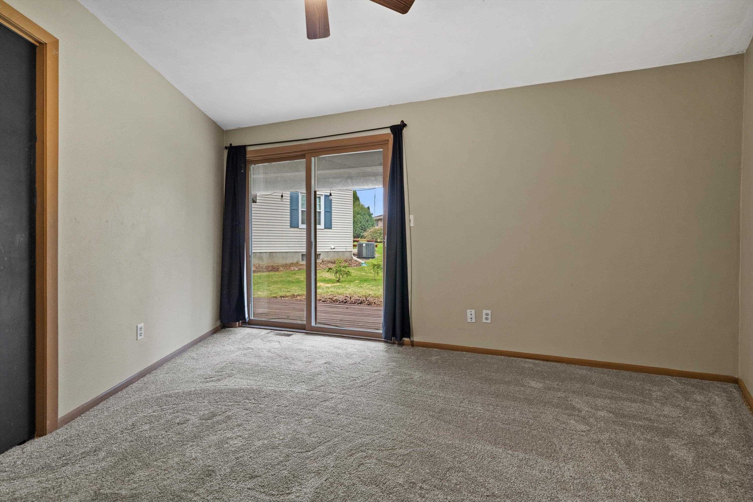 2607 Crestview Court Monroe, WI 53566 - Photo 19 of 31