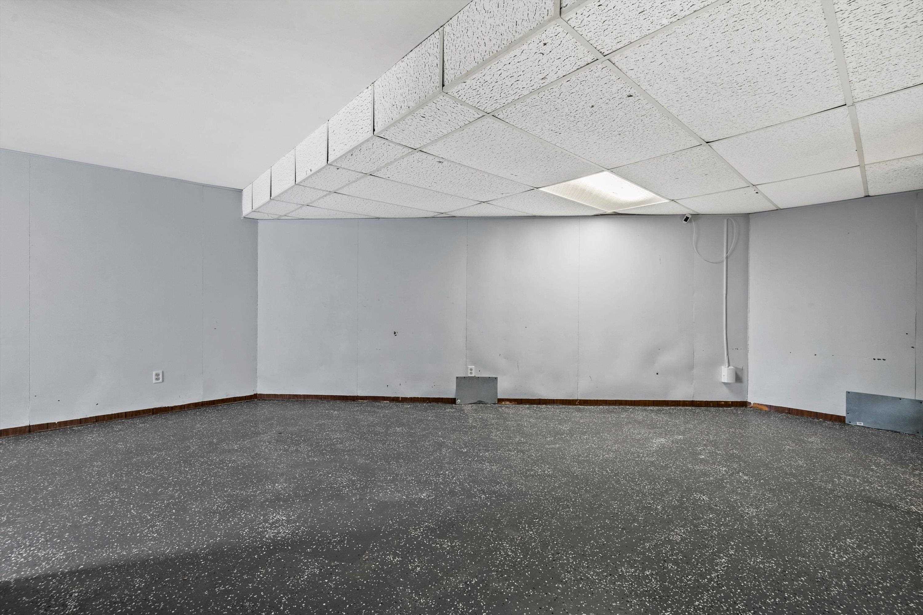 2607 Crestview Court Monroe, WI 53566 - Photo 21 of 31