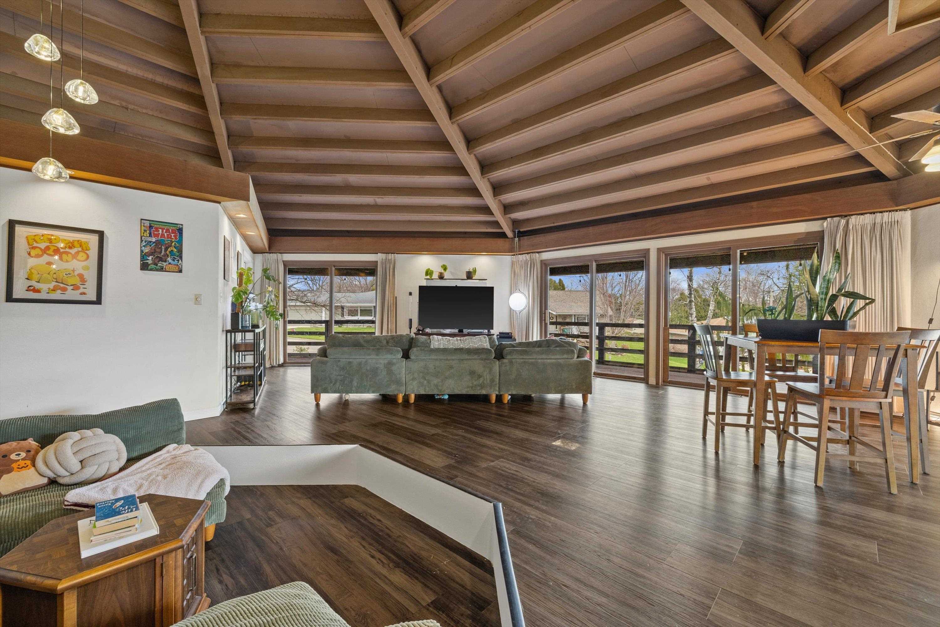 2607 Crestview Court Monroe, WI 53566 - Photo 6 of 31