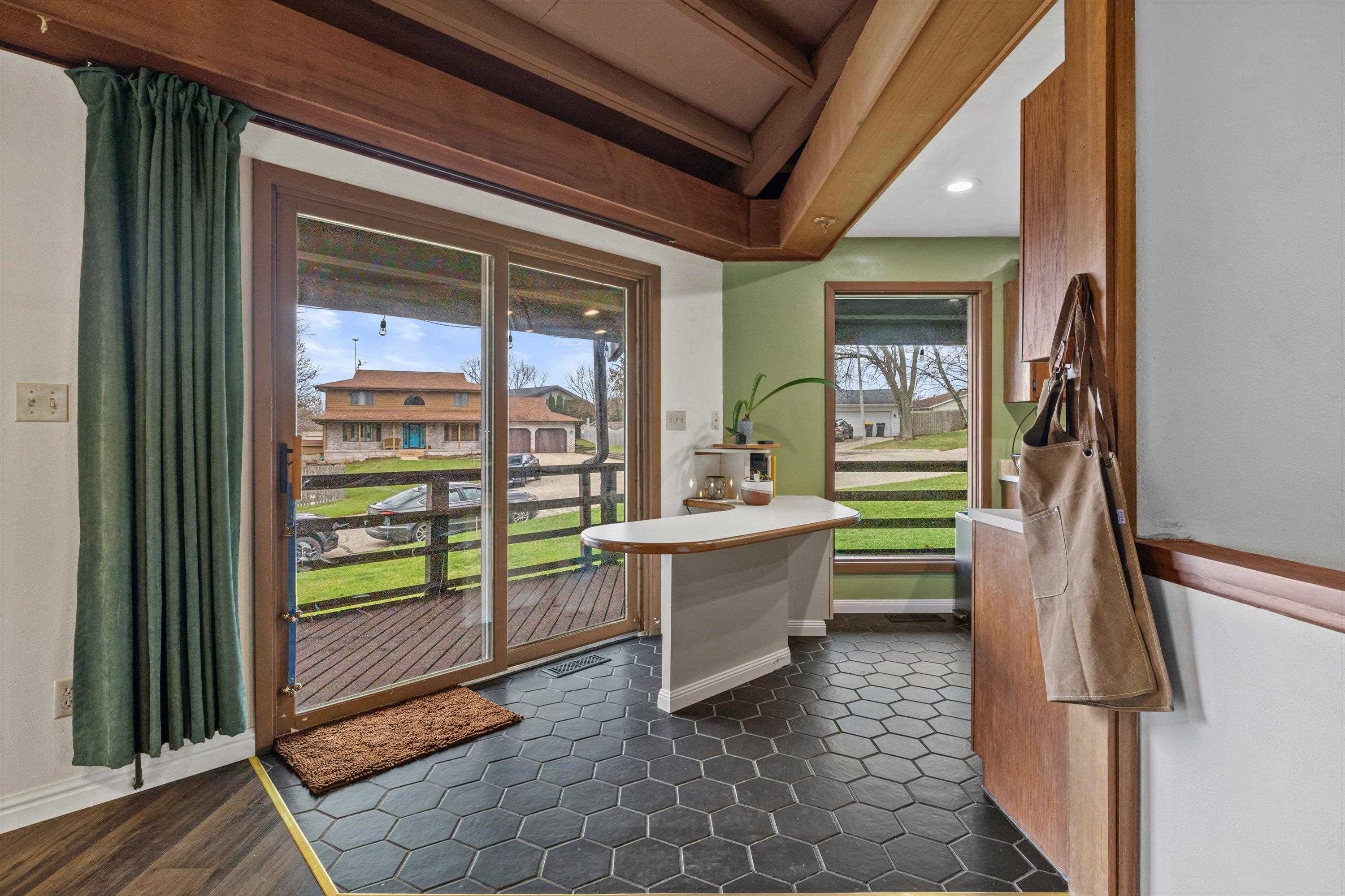 2607 Crestview Court Monroe, WI 53566 - Photo 8 of 31