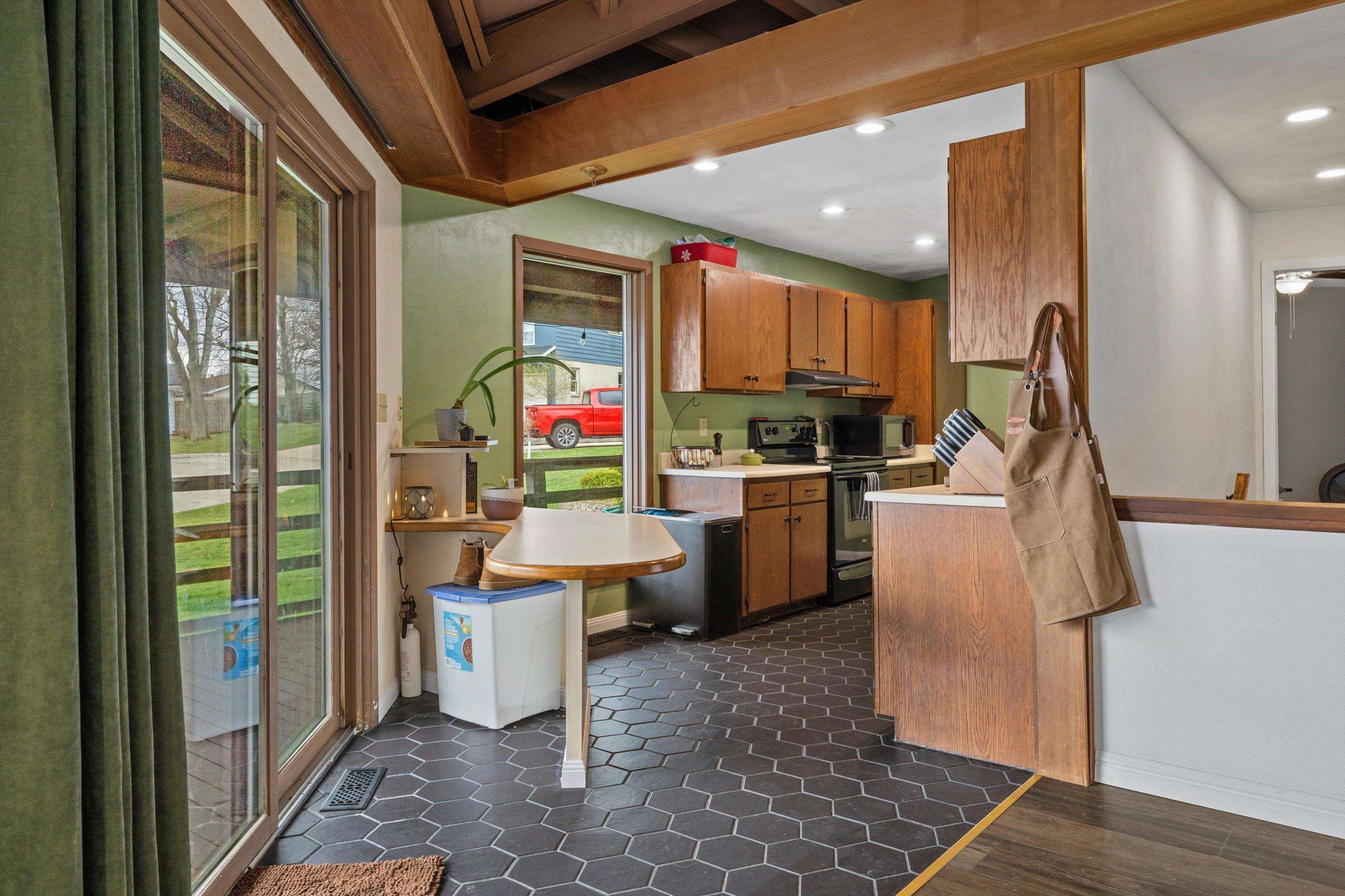 2607 Crestview Court Monroe, WI 53566 - Photo 9 of 31