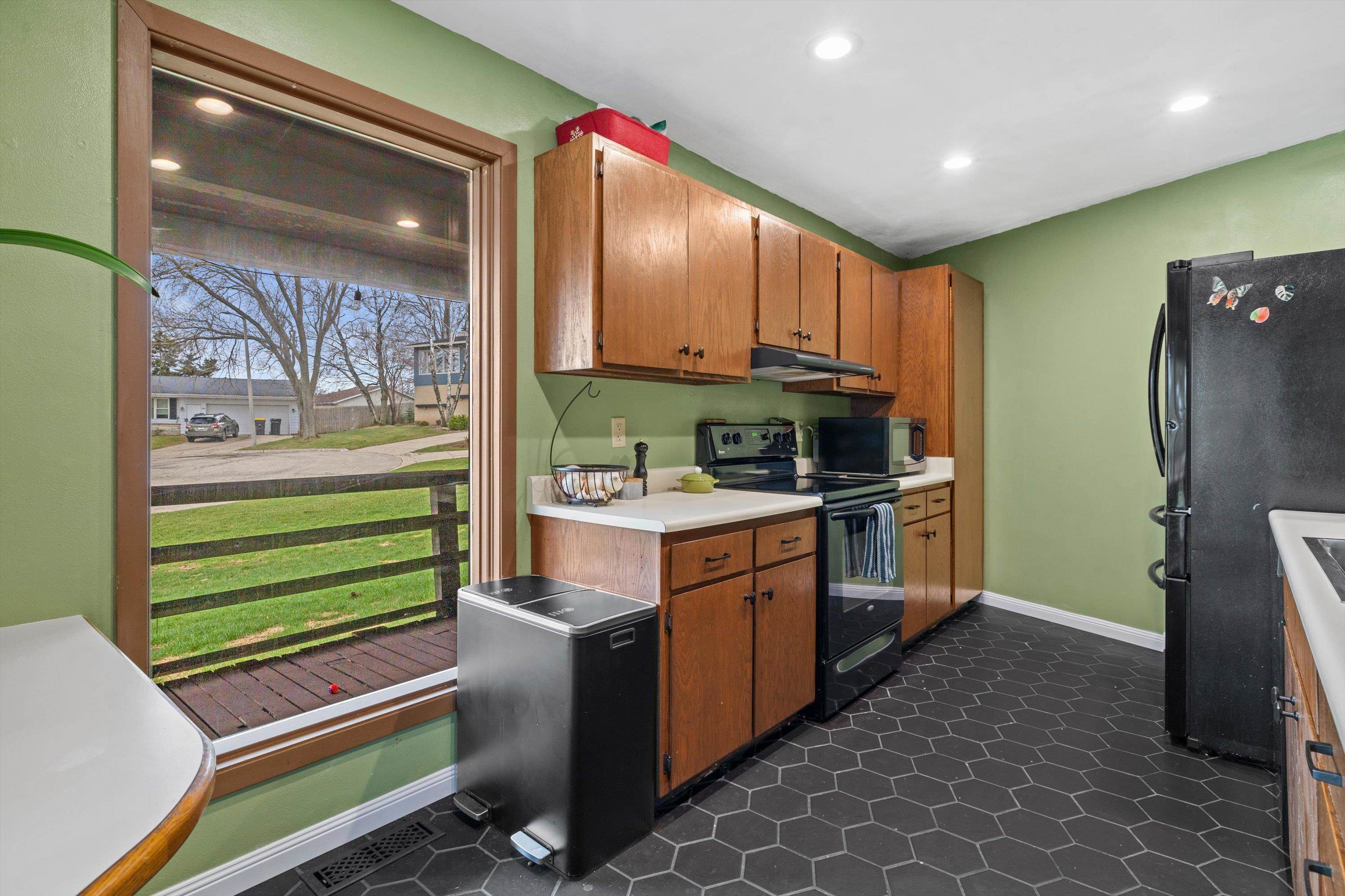 2607 Crestview Court Monroe, WI 53566 - Photo 10 of 31